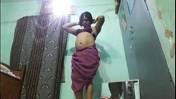 indian aunty strip saree