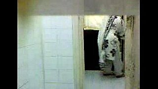 spy a abuelas españolas meando en wc