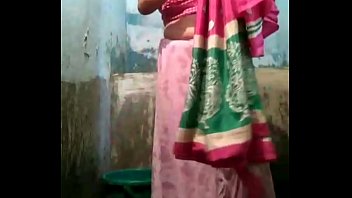 indian aunty wearing saree after bath captured by hidden cam