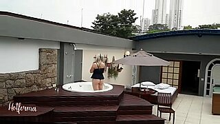 hort haired girl rides live sex cam
