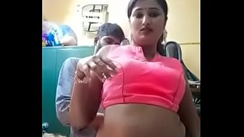indian college girl intentionally show her boob