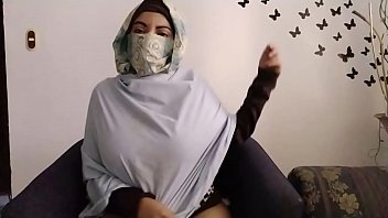arab hijab saudi chick with