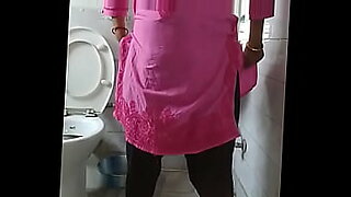 indian woman peeing on pregnat