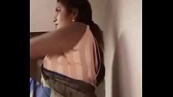 bhabhi removing saree