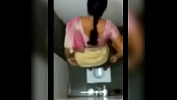 muslim girl pissing in toilet