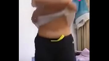 indian hottie uses a vibrator on webcam