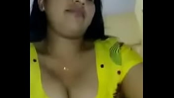 indian mallu anty boobs showing