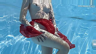 sunny leone swimming pool lesbian sex video