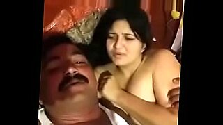 kapde phadne wala sex