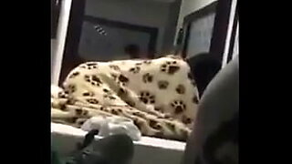 padre viola a su hija xxx mientras duerme