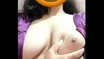 desi aunty boob nipple