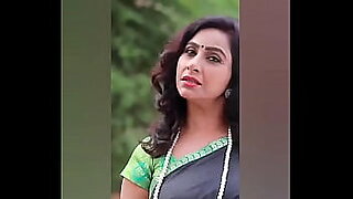 indian aunty saree remiving to boobs show